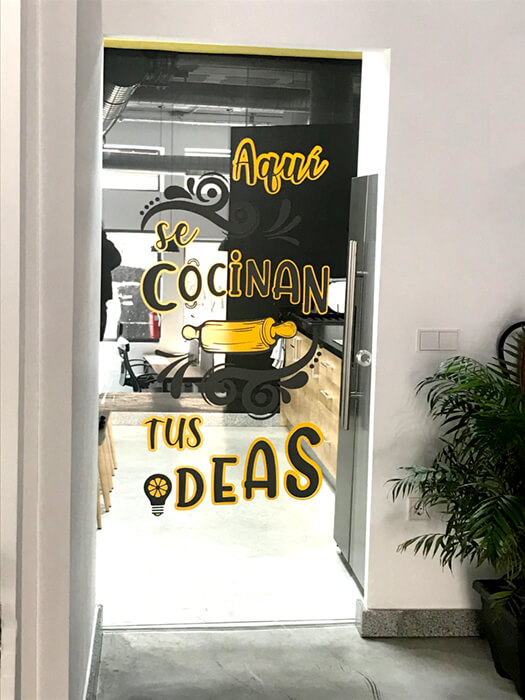 Puerta cocina cowork